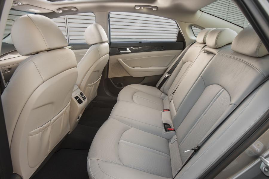 Интерьер Hyundai Sonata Hybrid (LF) 2017 года  (NA) (фото 2 из 24)